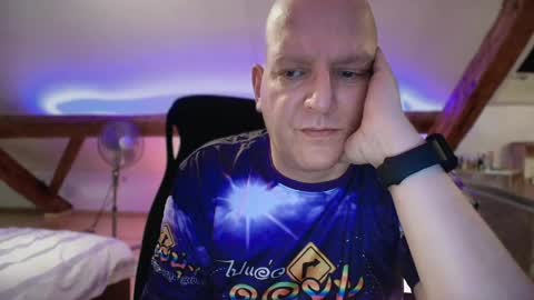 Triton online show from May 5, 2026, 2:41 am