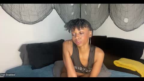 Snapshot of trixie_luv chatting on September 21, 2025, 4:19 pm trixie_luv online show from September 21, 2025, 4:19 pm