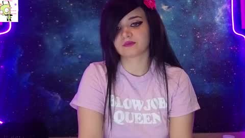 trixiedoescamcam online show from May 13, 2026, 4:26 pm