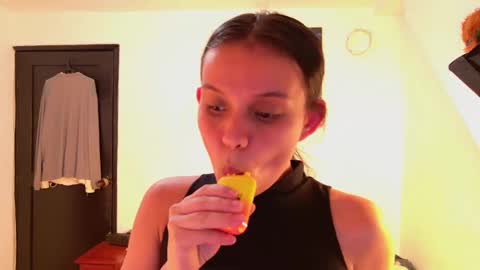 Snapshot of trixx_01 chatting on October 8, 2025, 5:49 am trixx_01 online show from October 8, 2025, 5:49 am