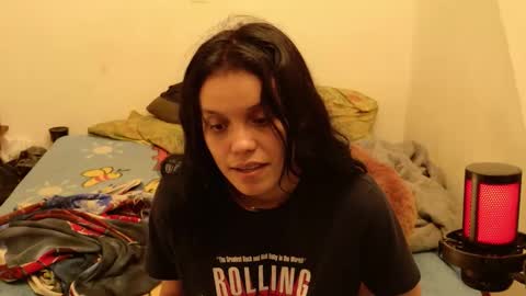 Snapshot of trixx_01 chatting on December 19, 2025, 8:32 am trixx_01 online show from December 19, 2025, 8:32 am