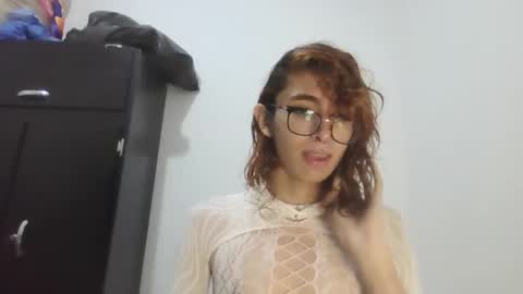 Snapshot of trixy_roses chatting on December 20, 2024, 9:50 pm Trixy Rose online show from December 20, 2024, 9:50 pm