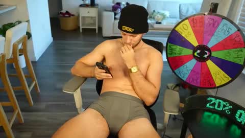 Snapshot of troy_greenxo chatting on May 27, 2026, 9:12 pm Troy Green online show from May 27, 2026, 9:12 pm