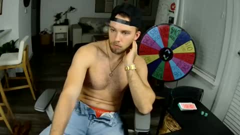 Snapshot of troy_greenxo chatting on May 31, 2026, 2:42 am Troy Green online show from May 31, 2026, 2:42 am