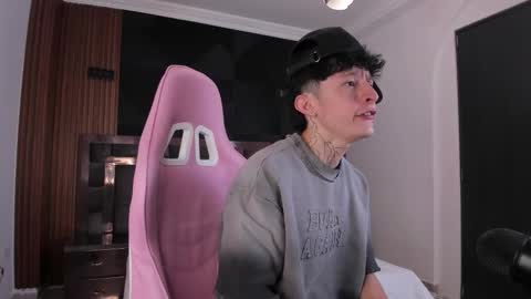 Snapshot of troy_rouge chatting on September 12, 2025, 7:25 pm Troy online show from September 12, 2025, 7:25 pm