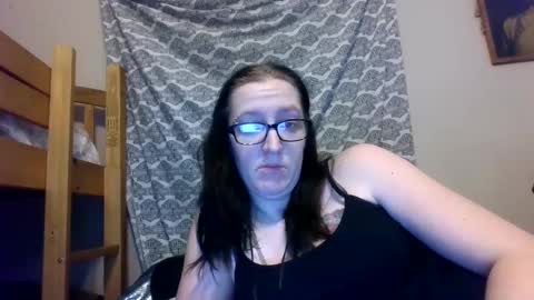 Snapshot of truckerswifetobe chatting on December 17, 2024, 11:27 pm TruckersWifeToBe online show from December 17, 2024, 11:27 pm