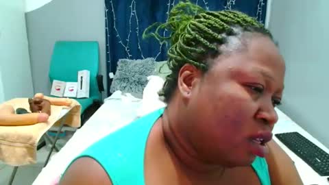 TrueBella30 online show from November 30, 2025, 3:05 pm