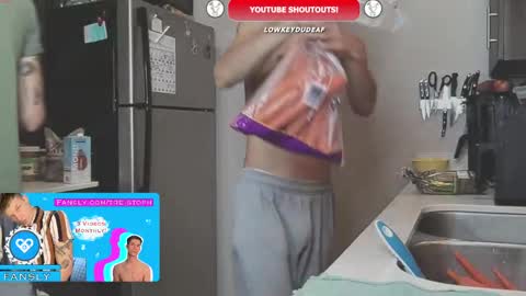 Snapshot of trystoph chatting on October 14, 2025, 12:17 pm Treistoph online show from October 14, 2025, 12:17 pm