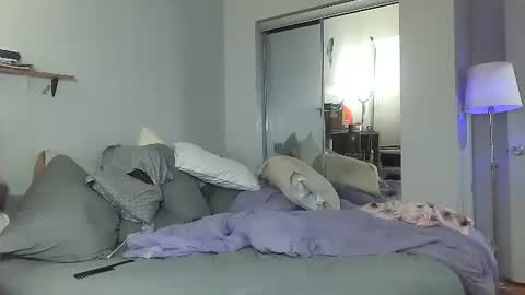 Amber White online show from September 24, 2025, 6:39 am