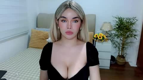 Snapshot of tspearlofasia chatting on October 27, 2025, 9:35 am Graciella online show from October 27, 2025, 9:35 am