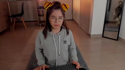 Snapshot of tsukys_spell chatting on December 6, 2024, 2:35 am Tsuky online show from December 6, 2024, 2:35 am