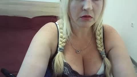 Snapshot of ttrnynela chatting on June 26, 2026, 7:02 am Ttrnynela online show from June 26, 2026, 7:02 am