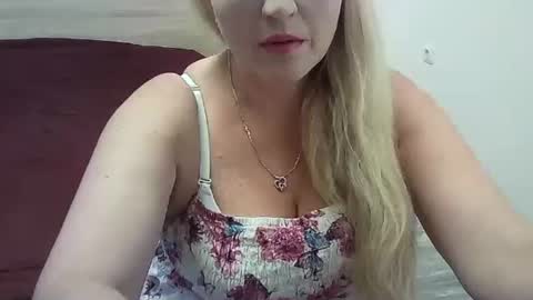 Snapshot of ttrnynela chatting on July 1, 2026, 6:59 am Ttrnynela online show from July 1, 2026, 6:59 am