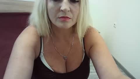 Snapshot of ttrnynela chatting on August 3, 2026, 7:51 am Ttrnynela online show from August 3, 2026, 7:51 am