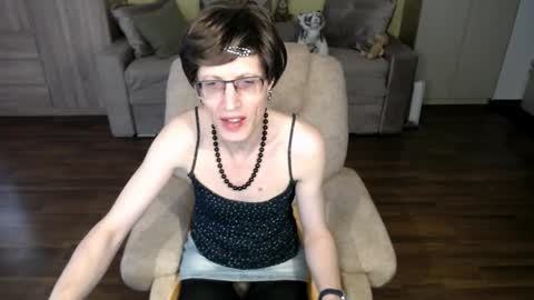 Snapshot of tvclementine chatting on May 27, 2026, 10:45 am Clementine online show from May 27, 2026, 10:45 am