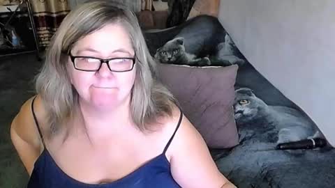 Lana online show from November 16, 2025, 7:30 pm