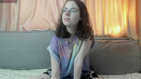 twannathidphy online show from May 3, 2026, 12:55 pm