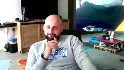 twardyidlugi online show from January 26, 2025, 1:47 pm