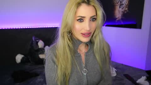 Snapshot of tweety_twist chatting on December 24, 2024, 6:22 am MayCarrey online show from December 24, 2024, 6:22 am