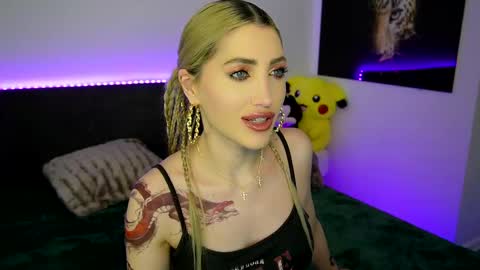 Snapshot of tweety_twist chatting on March 10, 2025, 9:51 pm MayCarrey online show from March 10, 2025, 9:51 pm