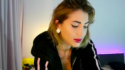 Snapshot of tweety_twist chatting on October 7, 2025, 9:50 am MayCarrey online show from October 7, 2025, 9:50 am