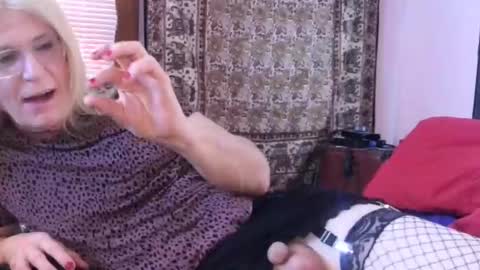 Snapshot of twin53 chatting on December 14, 2025, 2:33 pm Kitten online show from December 14, 2025, 2:33 pm