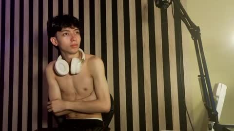 Snapshot of twink_sebas7 chatting on June 4, 2026, 12:11 pm Sebastin online show from June 4, 2026, 12:11 pm