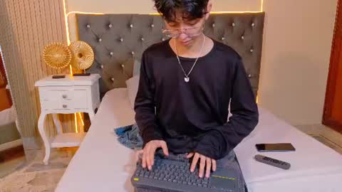 Snapshot of twink_sebas7 chatting on July 2, 2026, 12:22 pm Sebastin online show from July 2, 2026, 12:22 pm