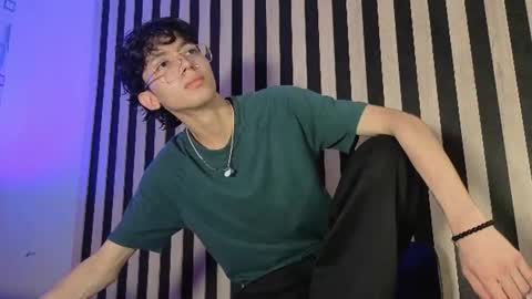 Snapshot of twink_sebas7 chatting on July 3, 2026, 12:22 pm Sebastin online show from July 3, 2026, 12:22 pm