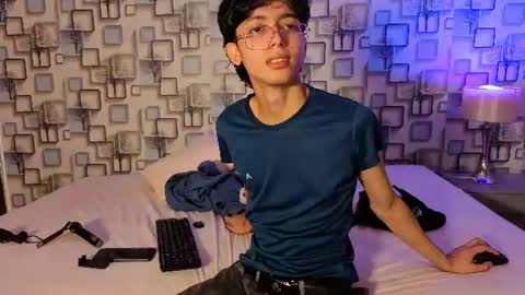 Snapshot of twink_sebas7 chatting on July 7, 2026, 12:31 pm Sebastin online show from July 7, 2026, 12:31 pm