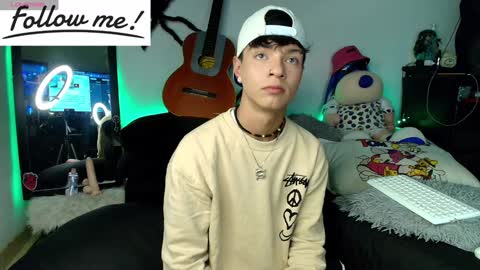 Snapshot of twink_sebas_ chatting on December 6, 2024, 12:02 am Bad boy sebastian online show from December 6, 2024, 12:02 am