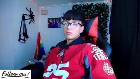 Snapshot of twink_sebas_ chatting on January 19, 2025, 7:15 pm Bad boy sebastian online show from January 19, 2025, 7:15 pm