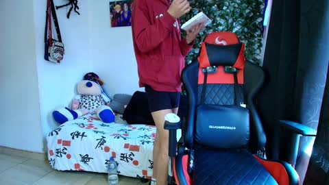 Snapshot of twink_sebas_ chatting on January 24, 2025, 8:43 pm Bad boy sebastian online show from January 24, 2025, 8:43 pm
