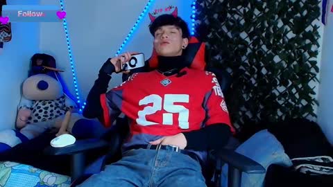 Snapshot of twink_sebas_ chatting on February 25, 2025, 7:25 pm Bad boy sebastian online show from February 25, 2025, 7:25 pm