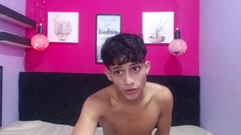 paulo sexy bigcock hot online show from April 8, 2026, 7:03 pm