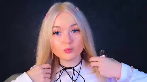 Snapshot of twinklefluff chatting on March 11, 2025, 4:43 am twinklefluff online show from March 11, 2025, 4:43 am