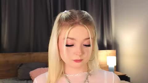 Snapshot of twinklefluff chatting on November 2, 2025, 5:04 pm twinklefluff online show from November 2, 2025, 5:04 pm