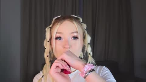 Snapshot of twinklefluff chatting on November 26, 2025, 4:08 pm twinklefluff online show from November 26, 2025, 4:08 pm