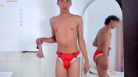 twinksboys_23 online show from June 18, 2026, 1:48 pm