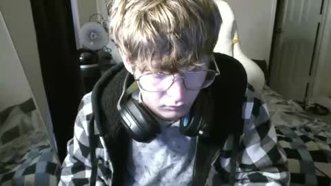 Snapshot of twinktools chatting on December 19, 2025, 11:45 pm shytwink online show from December 19, 2025, 11:45 pm