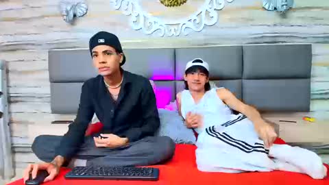 twinslovers_ online show from September 23, 2025, 8:34 pm