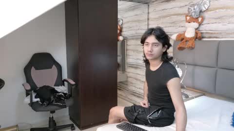 twinslovers_ online show from June 9, 2026, 4:24 am