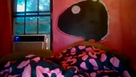 Snapshot of twizzytoxic22 chatting on June 7, 2026, 1:32 am twizzytoxic22 online show from June 7, 2026, 1:32 am