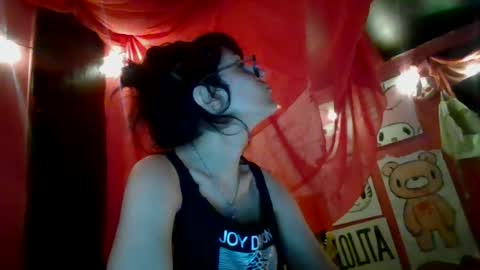 Snapshot of twizzytoxic22 chatting on June 24, 2026, 12:53 am twizzytoxic22 online show from June 24, 2026, 12:53 am