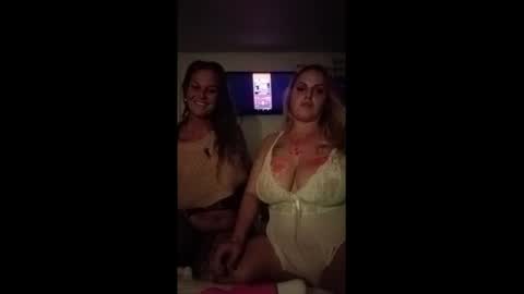 Snapshot of twocrazy85 chatting on December 21, 2024, 7:35 am Twocrazy85 online show from December 21, 2024, 7:35 am