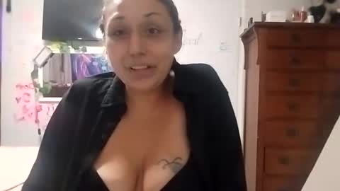 Snapshot of twocrazy85 chatting on November 6, 2025, 10:38 am Twocrazy85 online show from November 6, 2025, 10:38 am