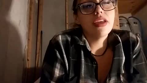 Snapshot of twocrazy85 chatting on November 17, 2025, 6:08 am Twocrazy85 online show from November 17, 2025, 6:08 am