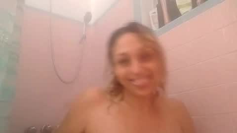 Snapshot of twocrazy85 chatting on November 27, 2025, 5:04 pm Twocrazy85 online show from November 27, 2025, 5:04 pm