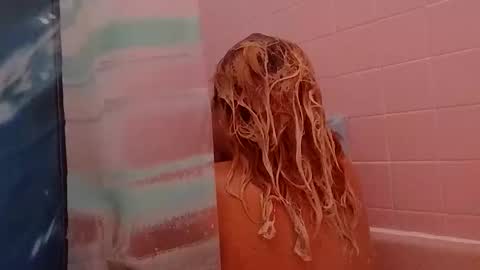 Snapshot of twocrazy85 chatting on December 17, 2025, 1:50 pm Twocrazy85 online show from December 17, 2025, 1:50 pm