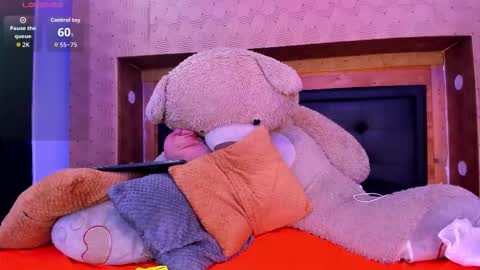 twogirlswitteeth online show from December 19, 2025, 11:06 am